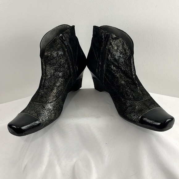 Un Tour En Ville Black Patent & Metallic Wedge Booties - Picture 4 of 8
